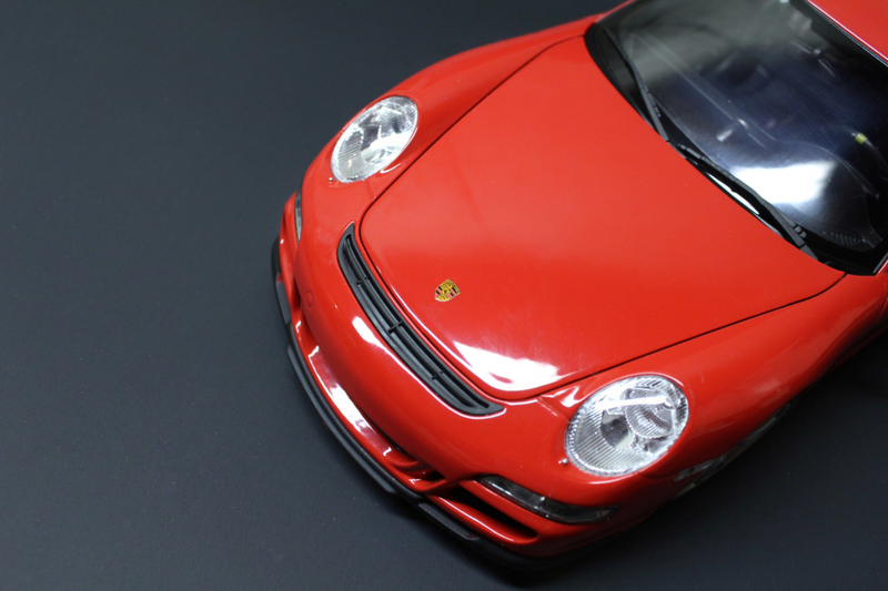 Illustration for article titled 1:18 Scale Porsche 997 GT3 by Welly
